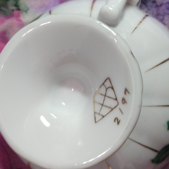 Vintage Royal Albert Roses China Tea Cup and Saucer - Picture 5 of 7